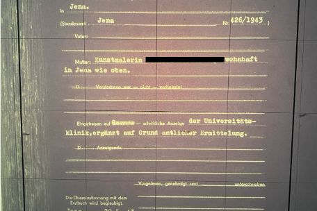 Dokument aus dem Stadtarchiv Jena. Es ist eine Sterbeurkunde des Standesamtes Jena vom November 1943. Es handelt sich verstorbene Babys.